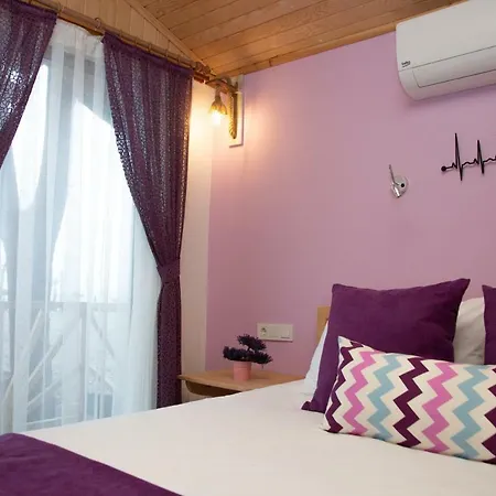 Kara Kedi Bed & Breakfast Cirali