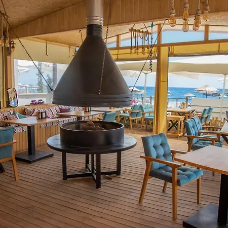 Kara Kedi Bed & Breakfast