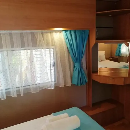Kara Kedi Bed & Breakfast