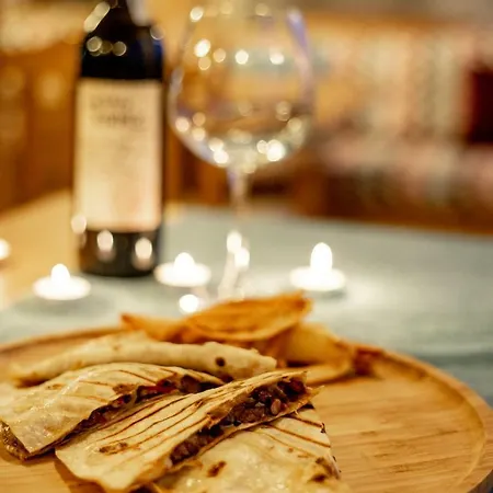 Kara Kedi 4* Çıralı